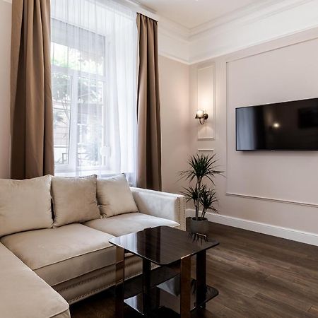 Neoclassic Apartment Lviv Luaran gambar