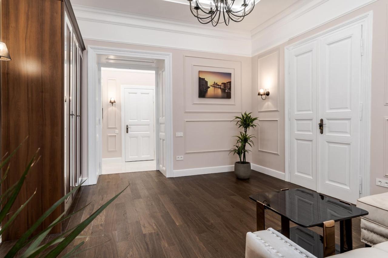 Neoclassic Apartment Lviv Luaran gambar