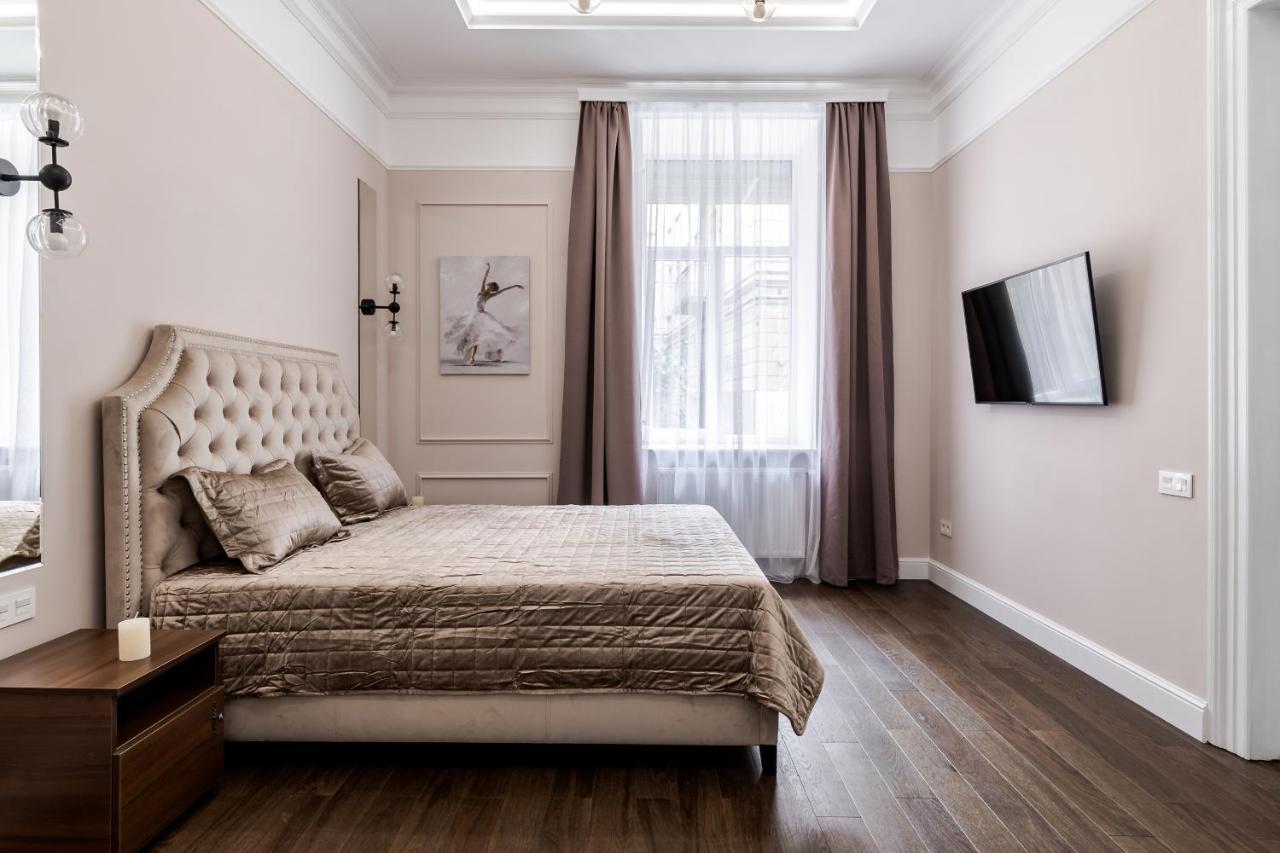 Neoclassic Apartment Lviv Luaran gambar