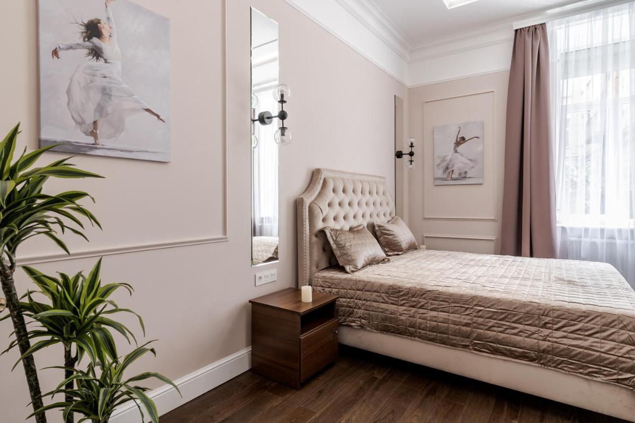 Neoclassic Apartment Lviv Luaran gambar