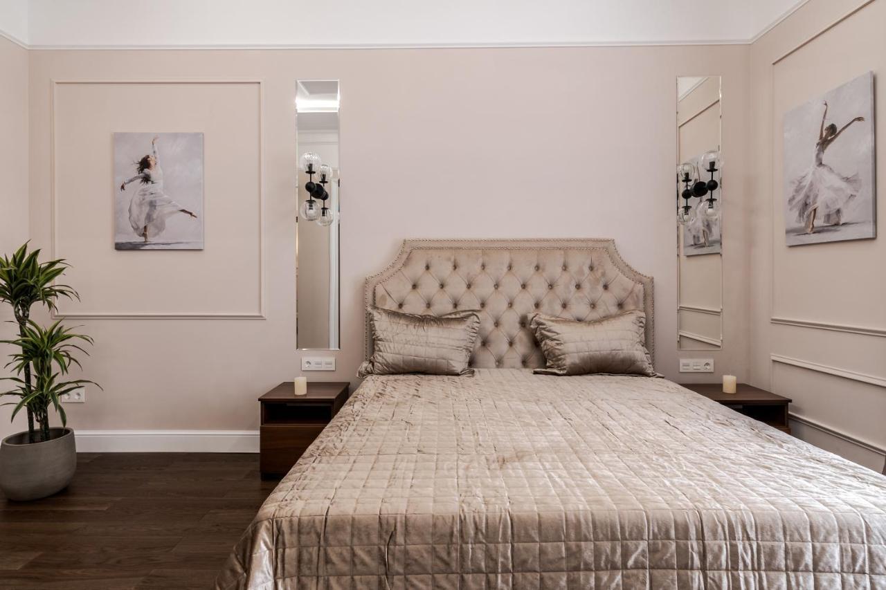 Neoclassic Apartment Lviv Luaran gambar