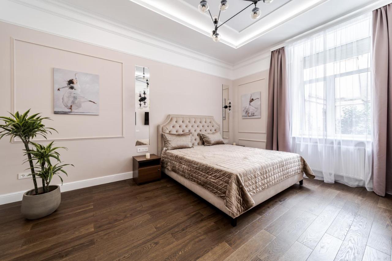 Neoclassic Apartment Lviv Luaran gambar