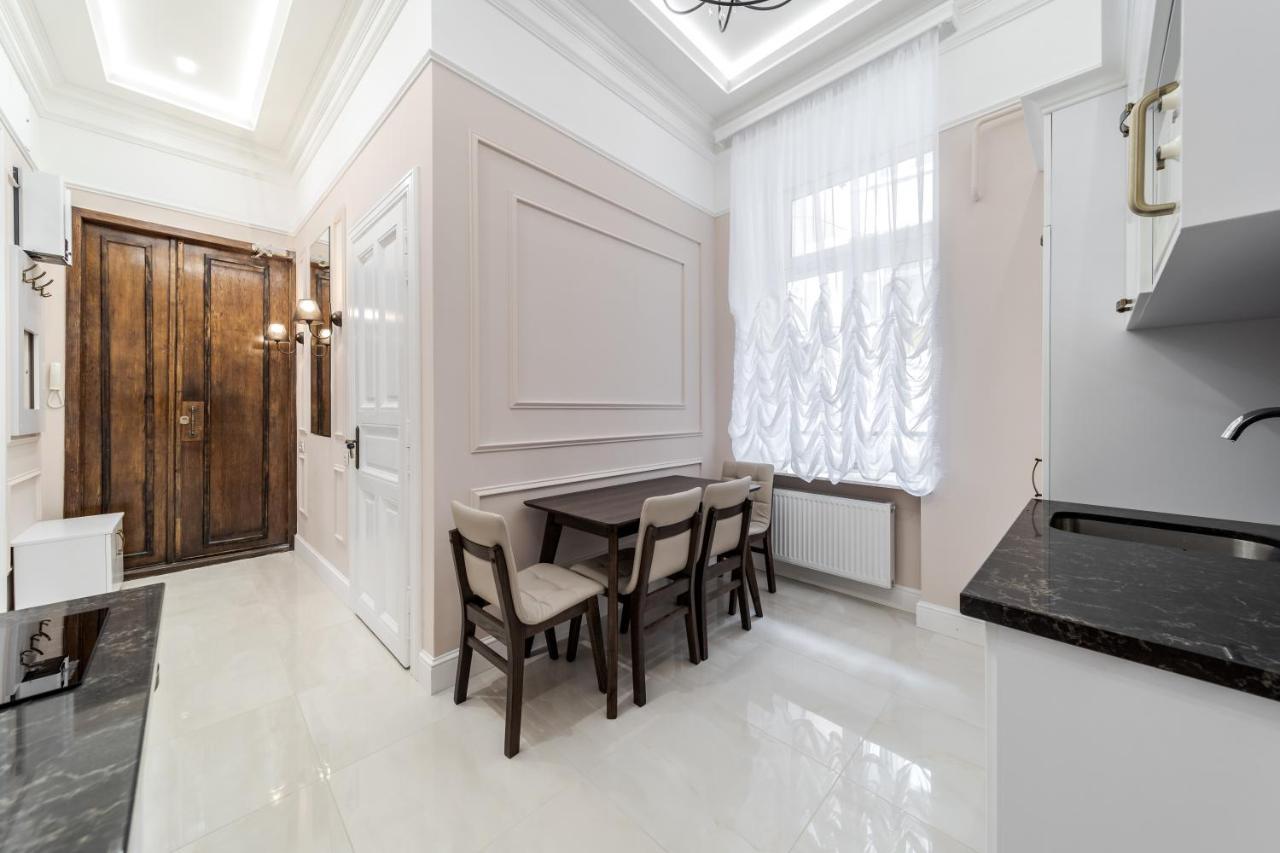 Neoclassic Apartment Lviv Luaran gambar
