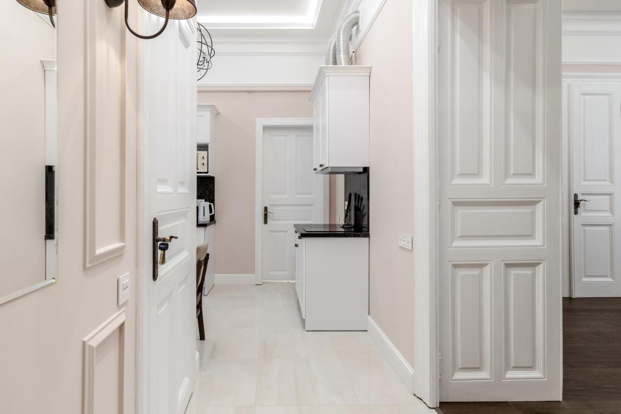 Neoclassic Apartment Lviv Luaran gambar