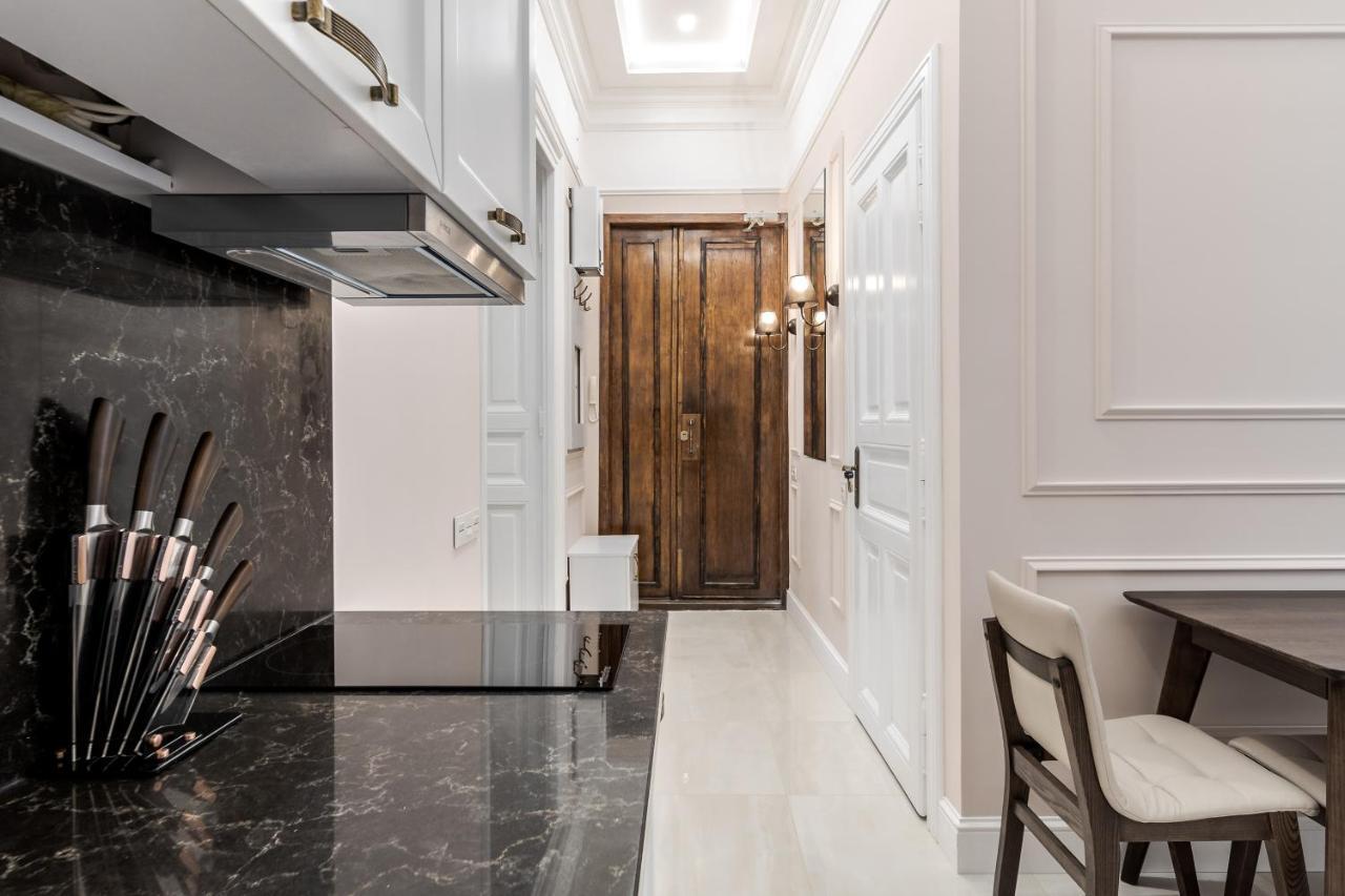 Neoclassic Apartment Lviv Luaran gambar